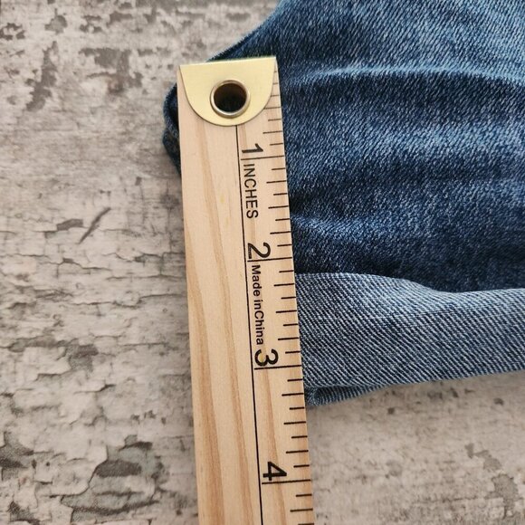 Old Navy Women's Blue Jean Shorts Cuffed Hem  Size 12 - Picture 6 of 7